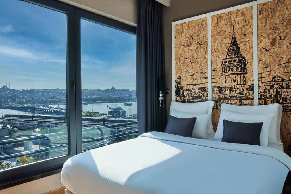 quarto com vista da cidade de Instambul no The Halich Hotel Istanbul Karakoy