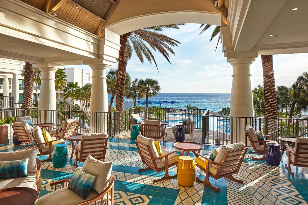 refeitório do Curaçao Marriott Beach Resort com vista para o mar