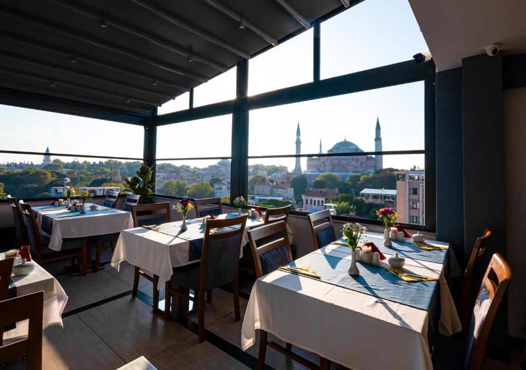 lounge com vista da mesquita no Antusa Design Hotel & Spa em Istambul