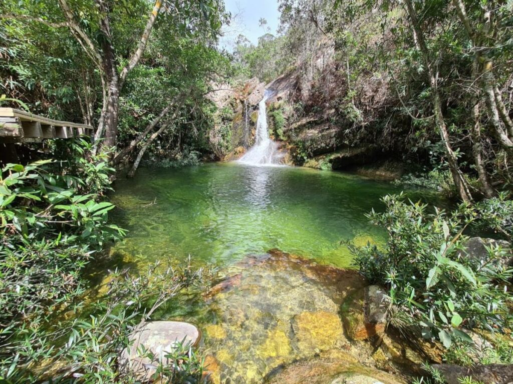 Cachoeira dentro da propriedade do Weekend Yoga Resort Paraíso dos Pândavas, para representar pousadas na Chapada dos Veadeiros