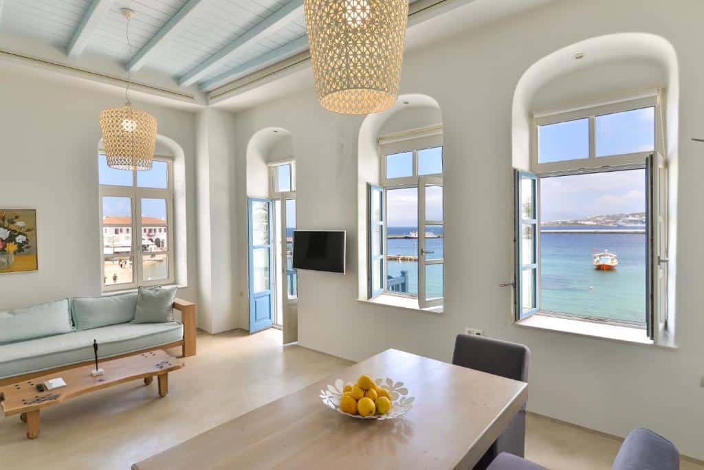 Sala de estar da White Memories, seafront luxury apartment Mykonos