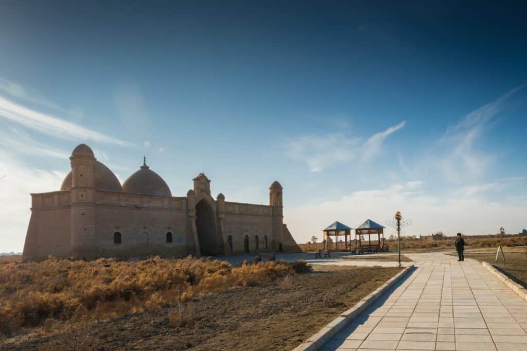 arystanbab mausoleum no Cazaquistão durante o dia