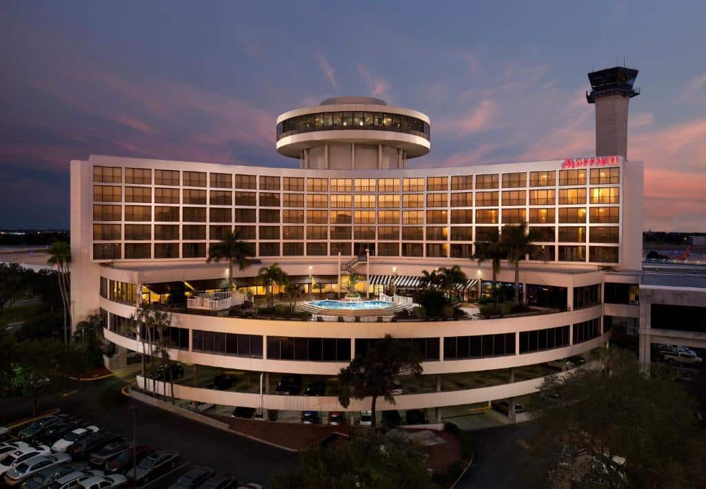 fachada do Tampa Airport Marriott um dos hotéis em Tampa