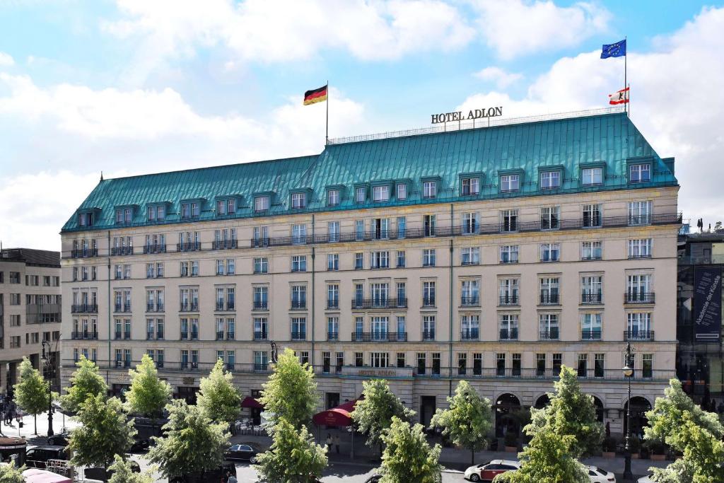 Prédio do Hotel Adlon Kempinski Berlin, um dos hotéis em Berlim