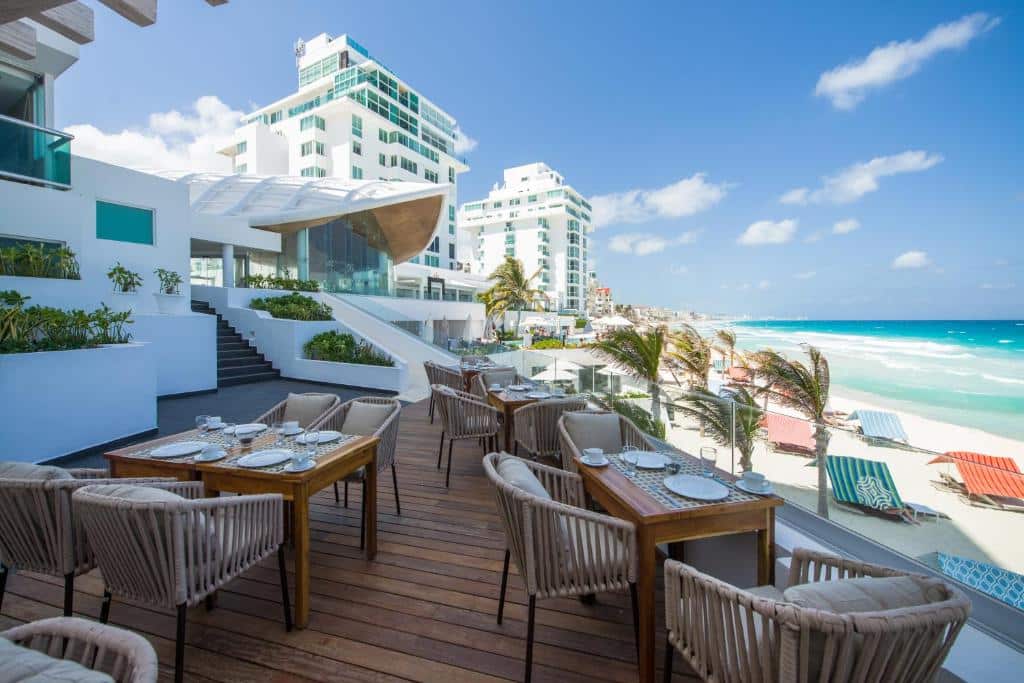 restaurante em frente a praia do Oleo Cancun Playa Boutique resort