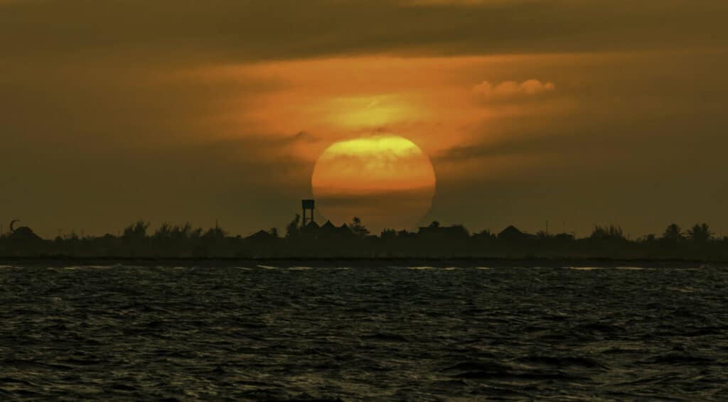 Pôr-do-sol da Praia do Coqueiro.