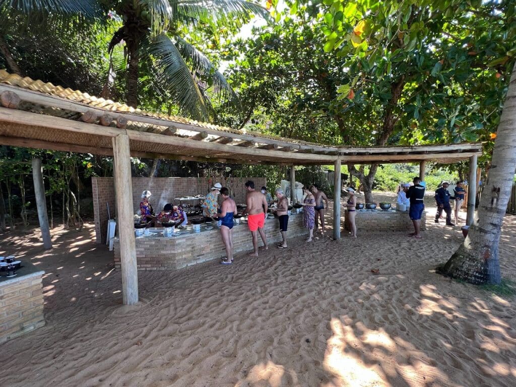 Bar da praia - em alguns dias eles oferecem churrasco, no sistema all inclusive, com opções bem variadas