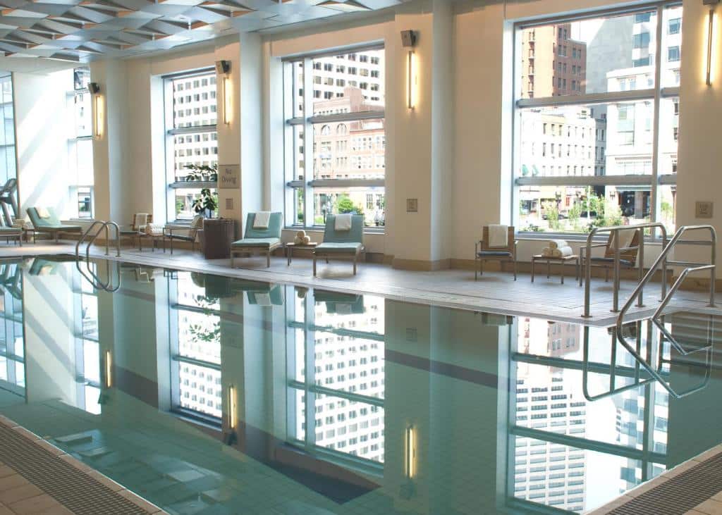 Vista da piscina InterContinental Boston, an IHG Hotel.
