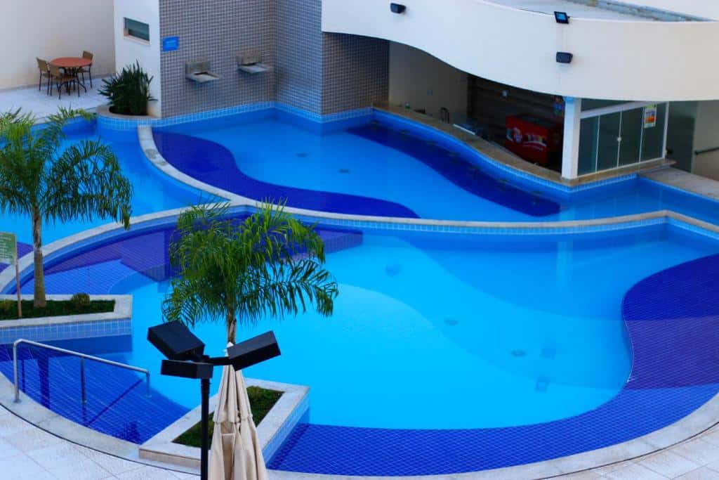 Vista da piscina do Prive Atrium Thermas – Oficial  em resorts Caldas Novas.