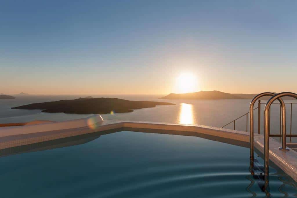 Vista do pôr-do-sol em Villa Renos Hotel em onde ficar em Santorini.