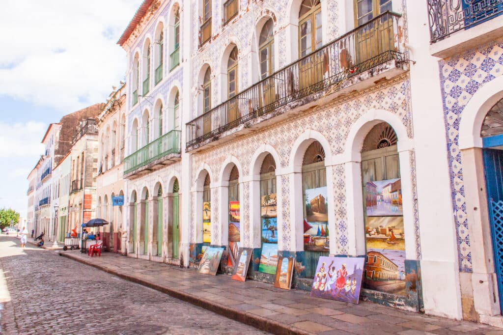 Prédios antigos com azulejos coloridas  no centro histórica de São Luís do Maranhão