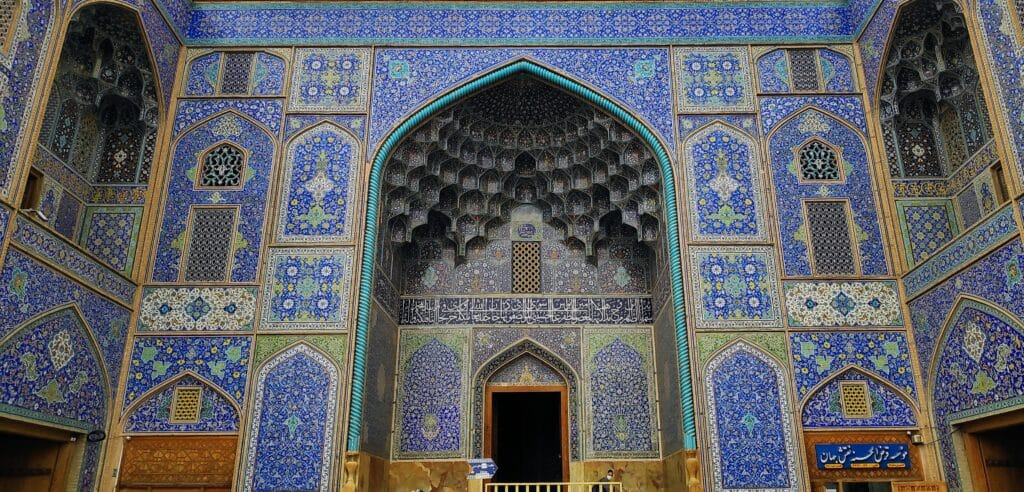 Entrada da Mesquita Sheikh Lotfollah em isfahan, construída na década de 1620, durante a era safávida Obra-prima da arquitetura persa.