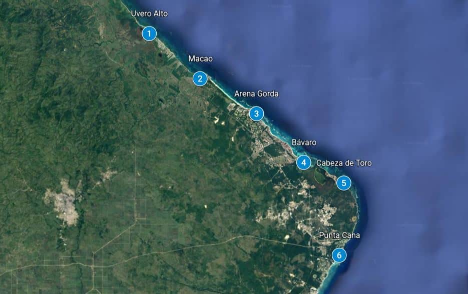 Print do mapa do Google mostrando a região costeira de Punta Cana, para ilustrar como escolher um resort em Punta Cana. No lado esquerdo há uma parte verde, e no lado esquerdo uma parte azul, onde fica o mar. No meio há pontos numerados de 1 a 6 identificando onde ficam as praias, sendo em ordem de norte a sul as praias de Uvero Alto (1), Macao (2), Arena Gorda (3), Bávaro (4), Cabeza de Toro (5) e Punta Cana (6)