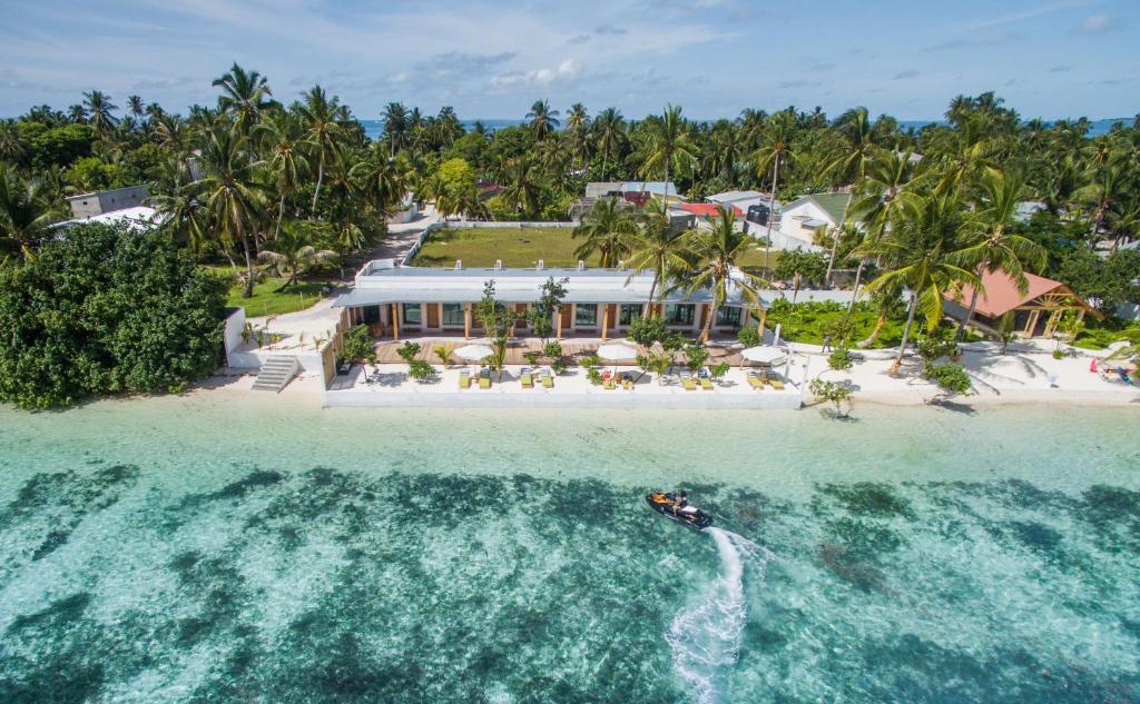 Vista do Wave Sound by 3S Maldives, um dos hotéis nas Maldivas, localizado em uma área beira-mar rodeado de natureza e com uma praia cristalina