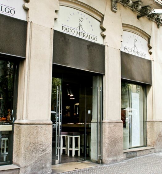 fachada do restaurante Pacomeralgo em Barcelona