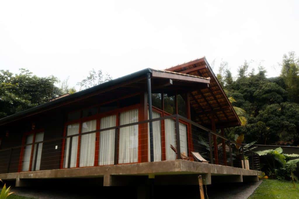 Frente do Nai durante o dia.