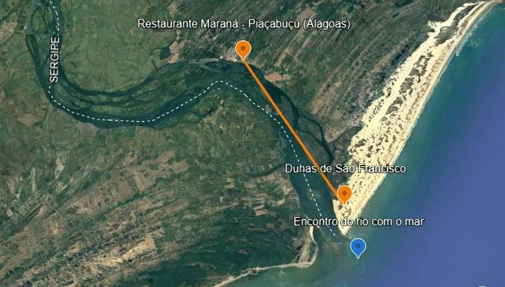 Mapa do Google Earth mostrando o Restaurante Maraná, onde sai o barco, e a dunas, onde o rio se encontra com o mar. Há uma linha traçando esses pontos