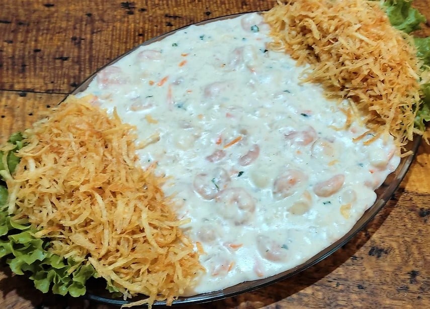 Camarão cremoso com fritas do Restaurante Chaparral, um dos restaurantes da Serra do Cipó.