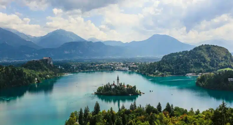 Lago Bled, na cidade de Bled, na Eslovênia, um dos destinos incomuns da Europa