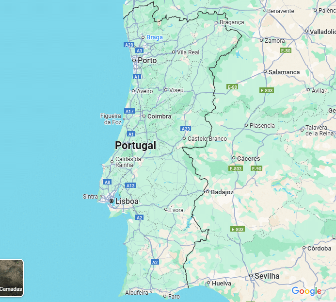 Mapa de Portugal destacando as principais cidades, incluindo Lisboa, Porto e Coimbra. Países próximos e corpos d'água são rotulados.