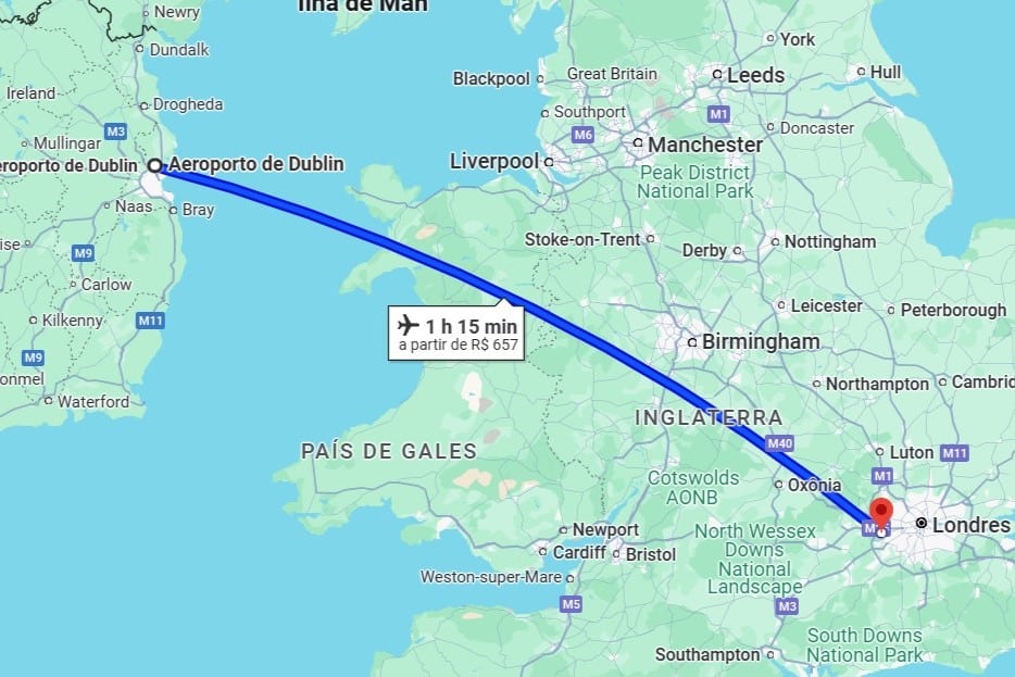 Mapa mostrando uma rota de voo entre Dublin, Irlanda e Londres, Inglaterra, com tempo estimado de voo de 1 hora e 15 minutos.