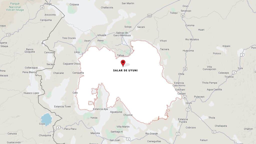 Mapa destacando a região do Salar de Uyuni, na Bolívia, marcada com um ponto vermelho, cercada por várias cidades e pontos turísticos.
