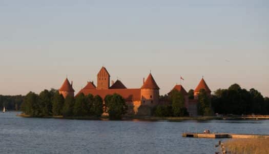 eSIM Lituânia: Desbrave o país com internet ilimitada