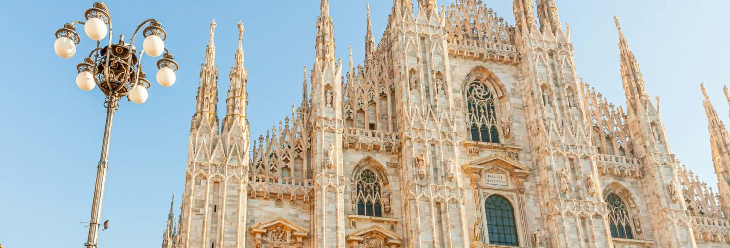 Vista de uma catedral imponente, o duomo de Milão; Visita guiada pela Catedral de Milão